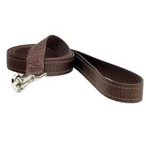 LUX PETS SMYCZ CLASSIC NYLONOWA ODBLASKOWA BRĄZOWA 2.0 CM 120 CM LUX PETS SMYCZ CLASSIC NYLONOWA ODBLASKOWA BRĄZOWA 2.0 CM 120 CM Rozmiar M , smycz dla psa odblaskowa , brązowa smycz dla psa , smycz dla psa 15-40 kg , smycz dla Border Collie , smycz dla Australian Shepherd , smycz dla Bulldog Angielski , smycz dla Husky Syberyjski , smycz dla Boksera , smycz dla Samoyeda , smycz dla Golden Retrievera , smycz nylonowa odblaskowa , bezpieczna smycz dla średniego psa , komfortowa smycz dla psa , Lux Pets smycz M , odblaskowa smycz dla średniego psa , smycz dla psa na noc , smycz 120 cm